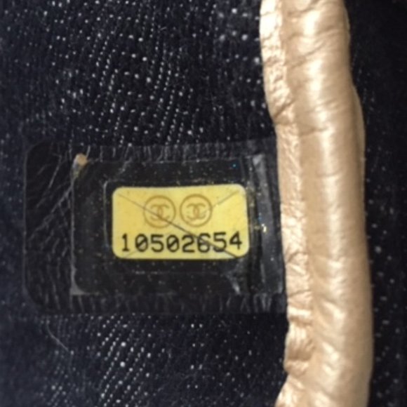 CHANEL Denim Tote / Shoulder Bag - Picture 5 of 16